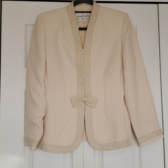 Albert Nipon Jackets & Blazers - Albert Nipon evenings cream beaded blazer size 8
